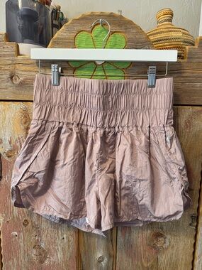 Free People High-Waist Smocked Waistband Women’s Shorts in Dusty Rose large